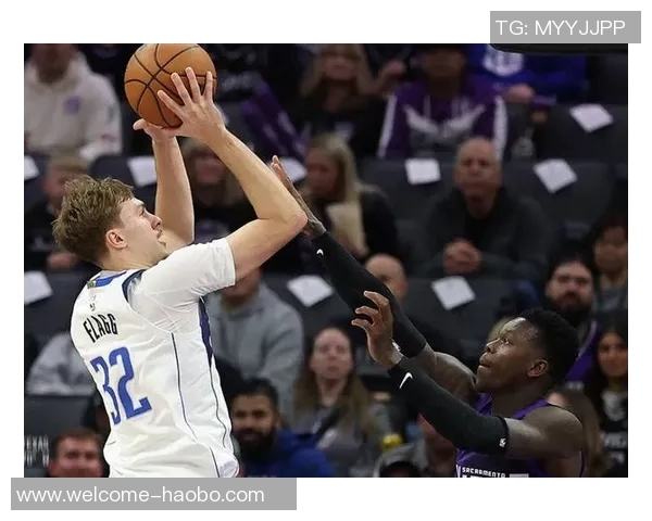 浓眉半场状态低迷未得分仅靠6篮板2助攻支撑球队表现